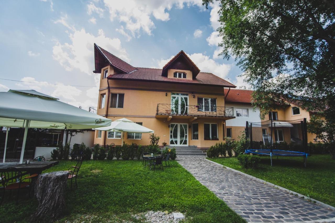 La Padure Pensiune-Restaurant Novaci-Străini Exterior photo